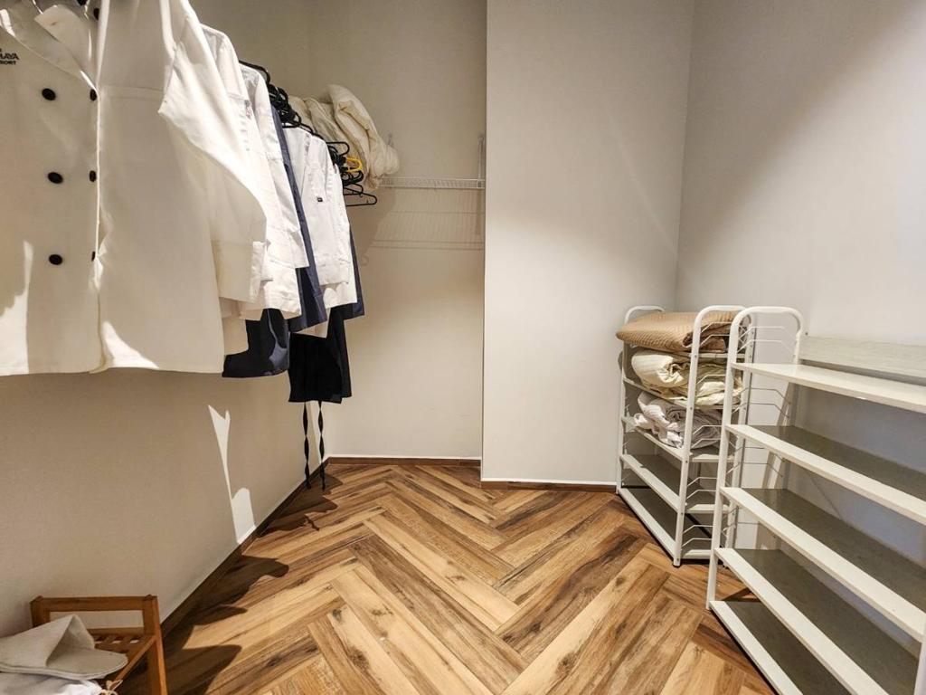 listing image with ID 64819