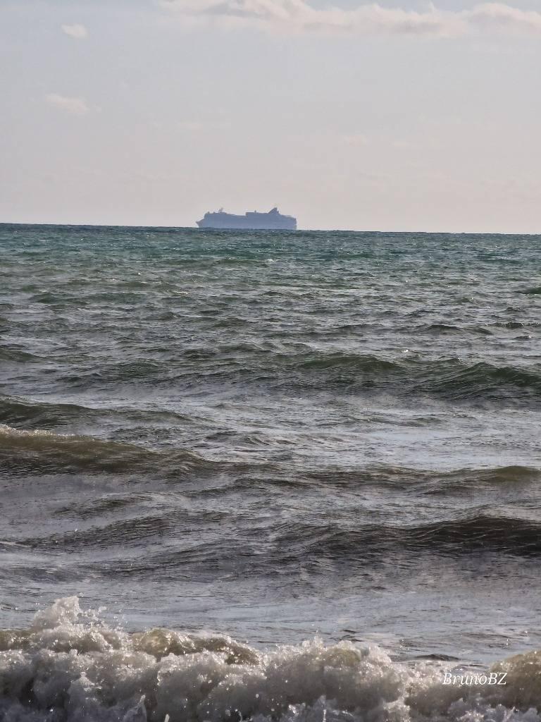 listing image with ID 64000